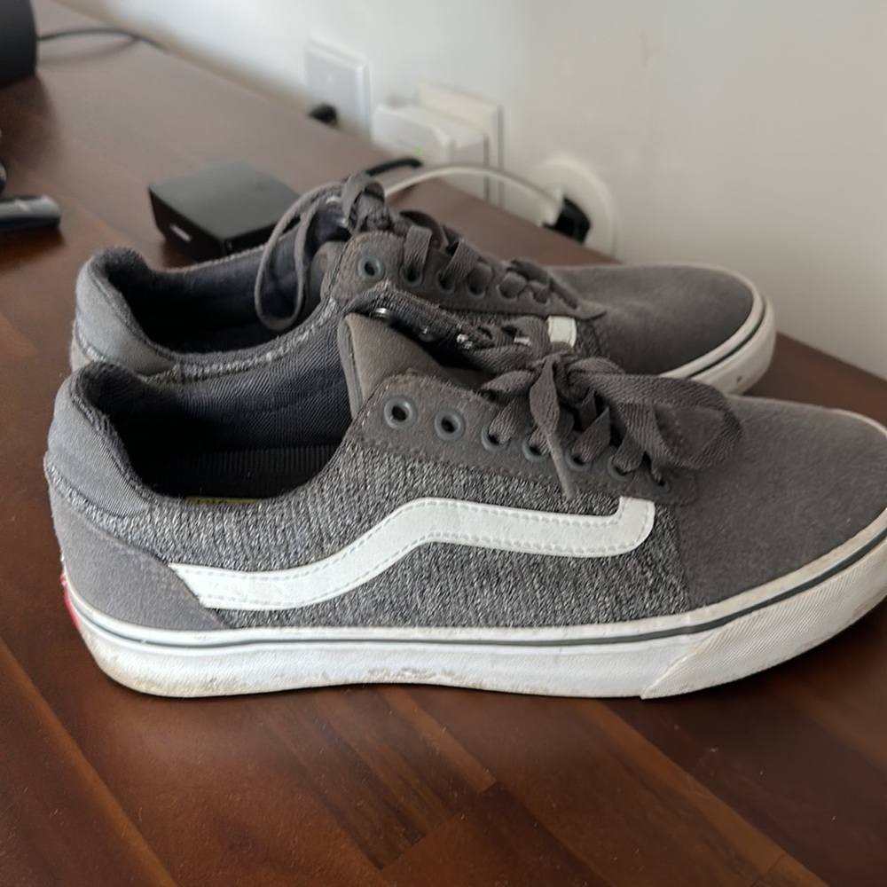 Vans - Picture 3 of 4